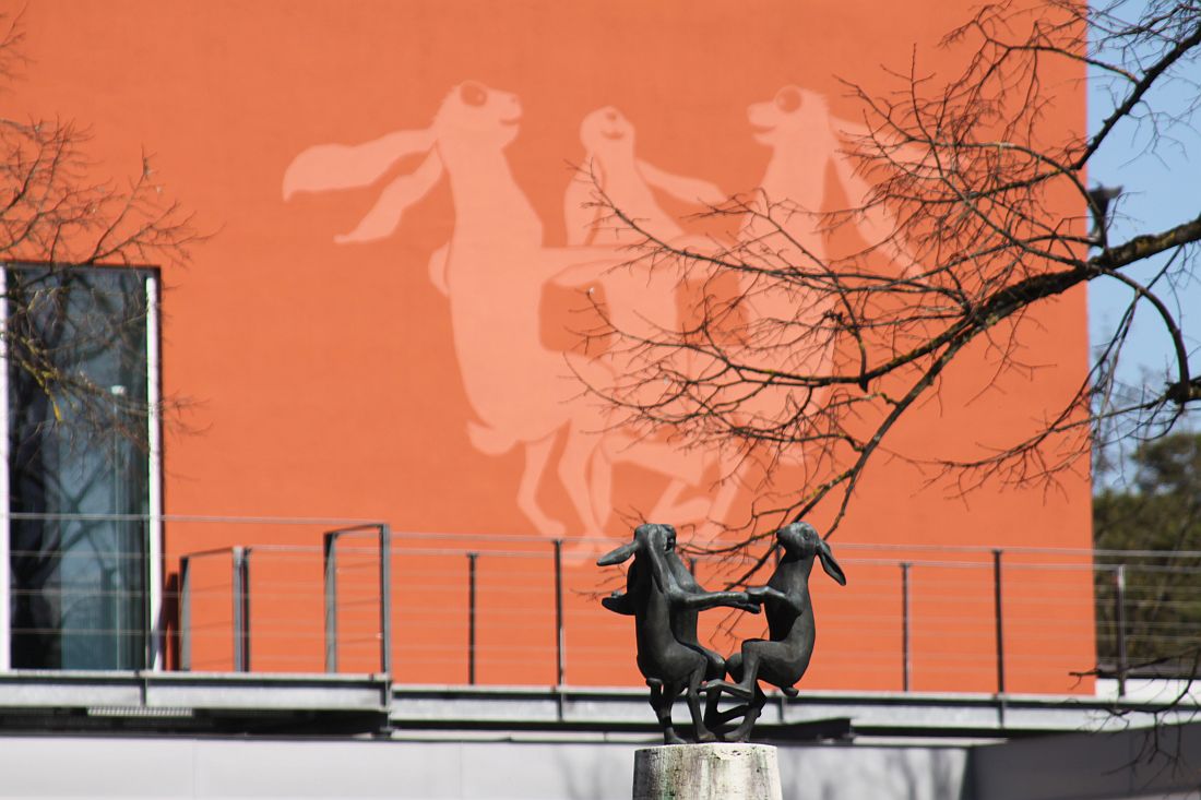 Tanzende-Hasen-Thelottstr.-1100